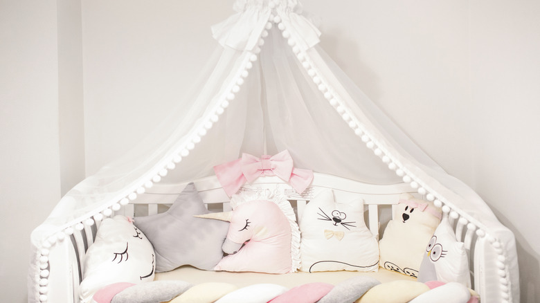 Child daybed canopy 