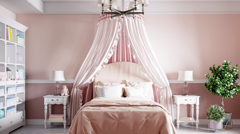 Pink bedroom princess canopy