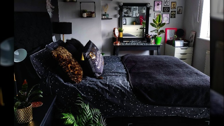 Dark bedroom starry bedspread