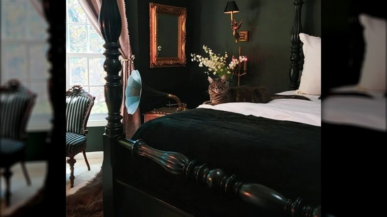 Dark Victorian gothic bedroom