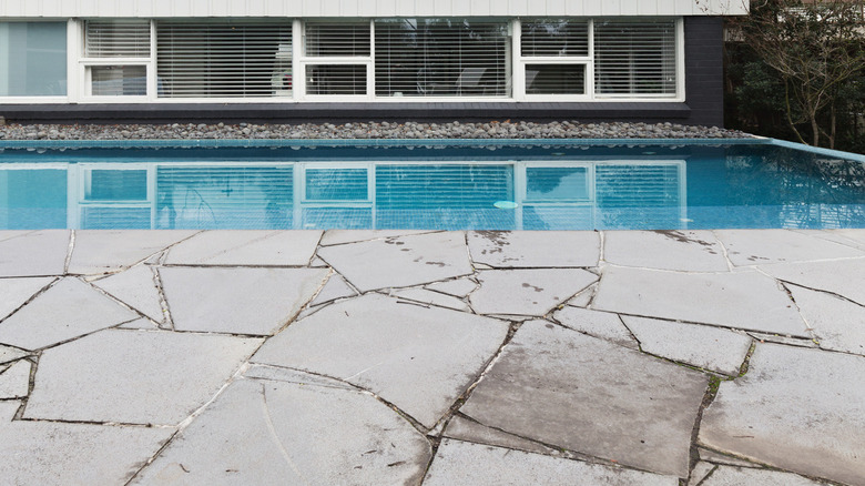 gray bluestone paver