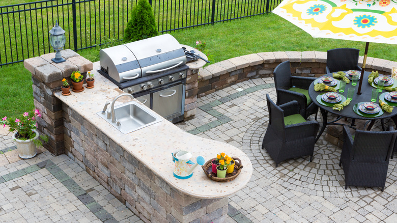 stylish backyard bar 