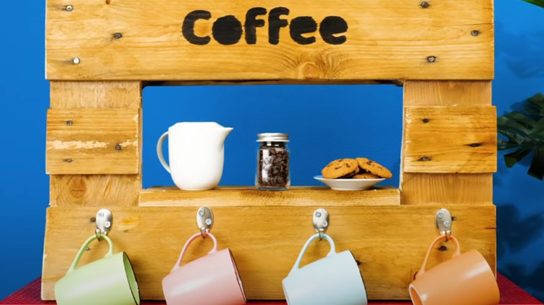 Wood crate coffee mug holder