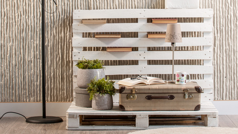 Wooden pallet display shelf