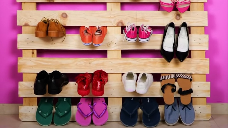 Wood pallet shoe rack