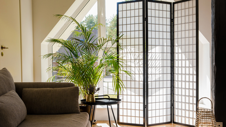 traditional folding screen in room 