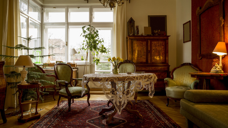 Antique dining room 