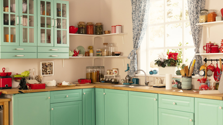 Retro warm toned kitchen