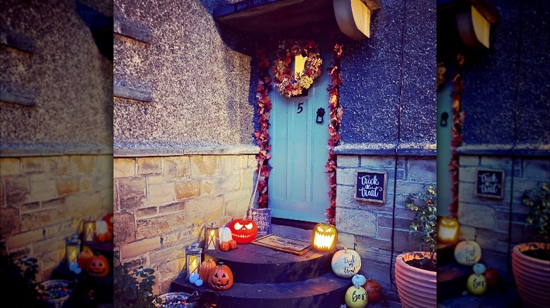 Corner door decorated for Halloween