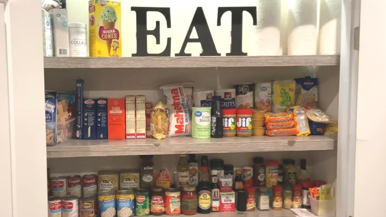 Shallow organized pantry