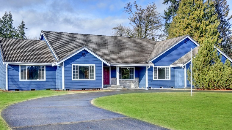 Ranch with semi-circle driveway