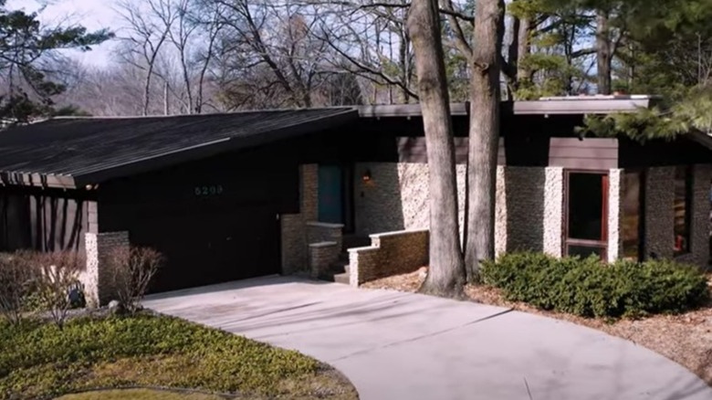 Ranch with sloped-roof