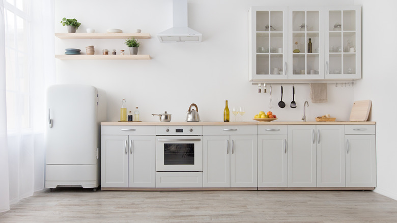 White minimalistic kitchen