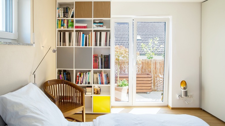 bedroom bookcase 