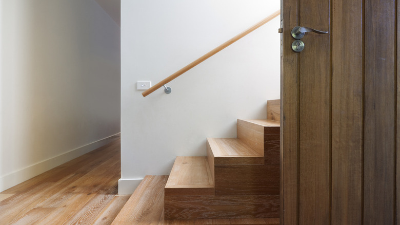 modern oak wood staircase