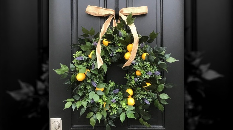 Wreath with plastic lemons