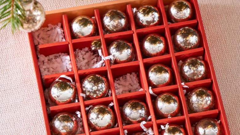 Boxed ornaments 