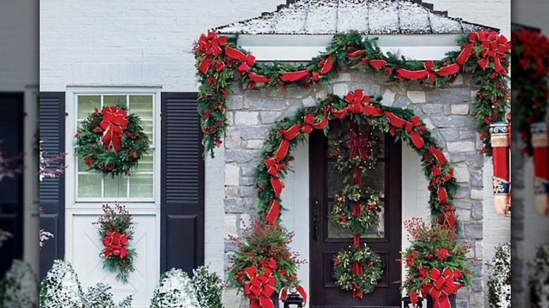 Outdoor garlands 