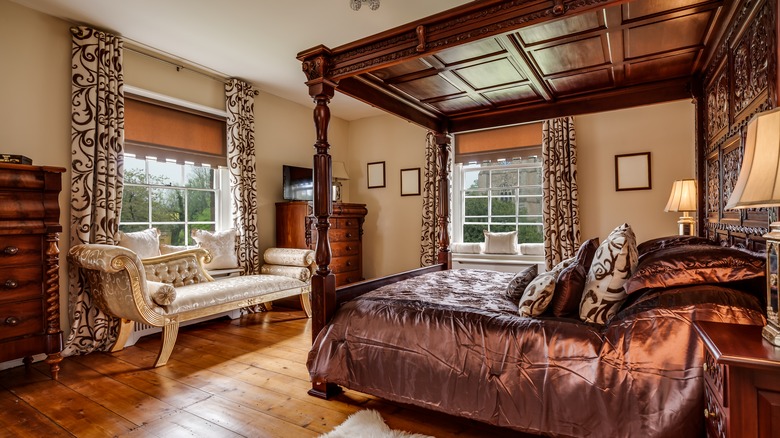 victorian bedroom