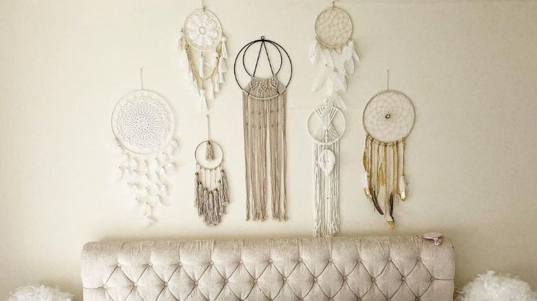 dreamcatchers above bed