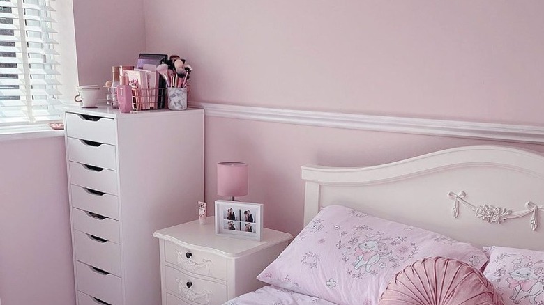 pink room