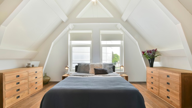 attic bedroom