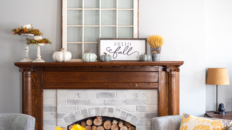 Wood mantel with pumpkins