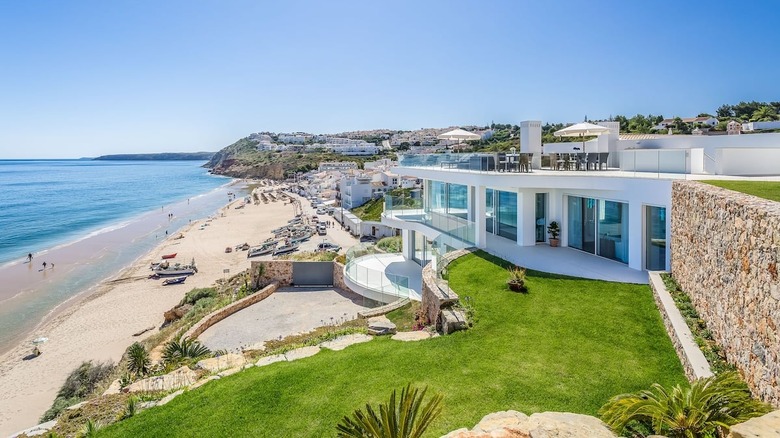 minimalist mansion on the beach