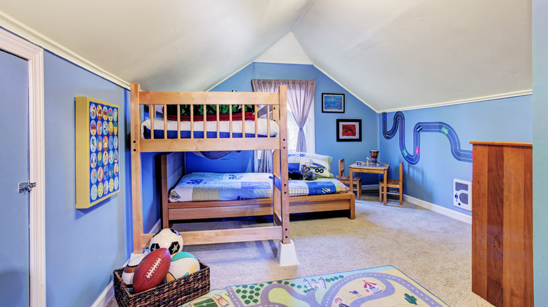 a large attic boys room 