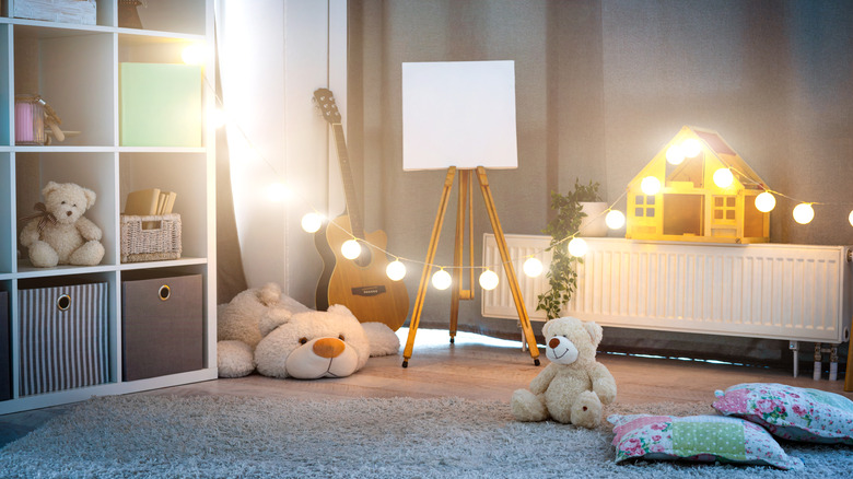 boys room with string lights 