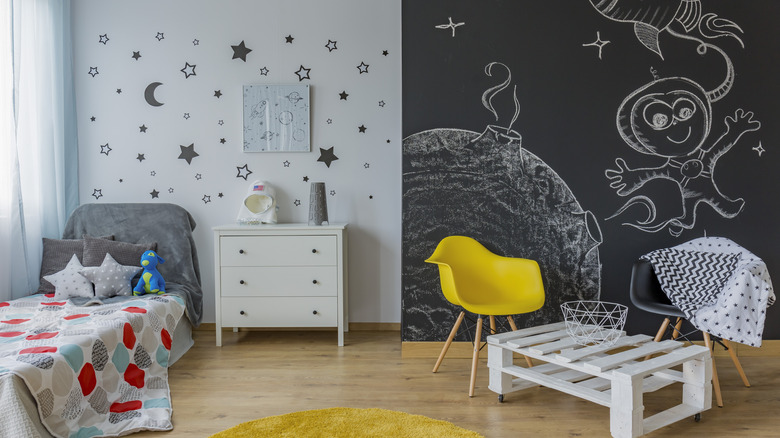 boys room with chalkboard wall 