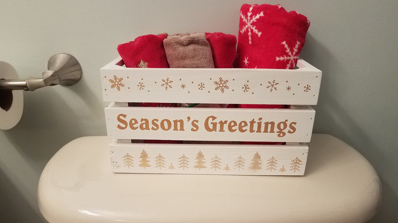 Season's greetings basket with towels