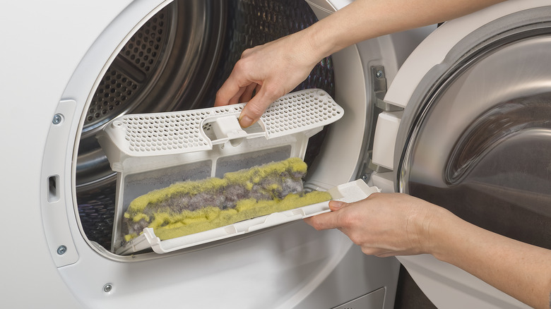 cleaning dryer lint trap