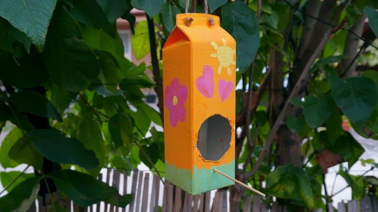 Milk carton feeder