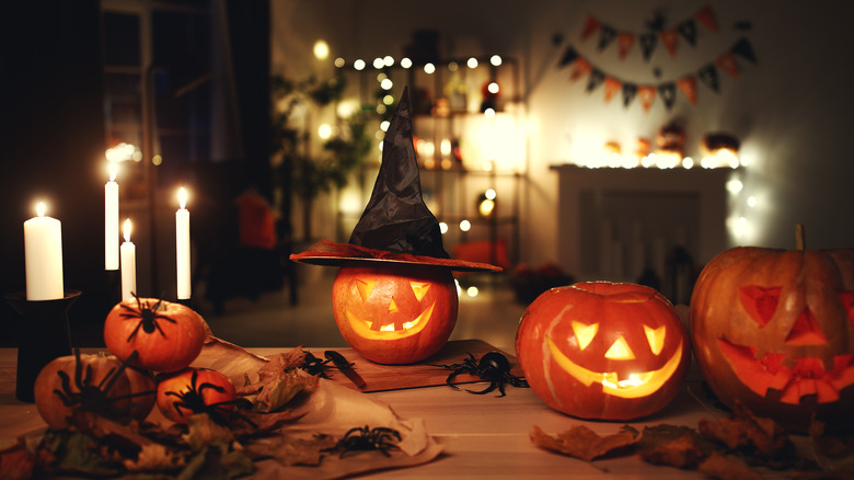 Jack o'lanterns on table