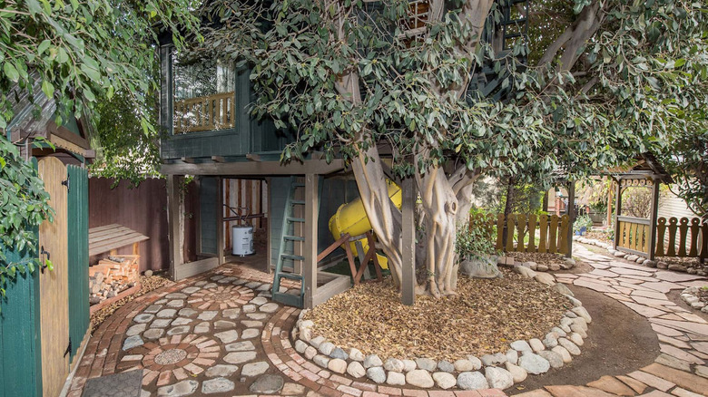 Treehouse near Disneyland 