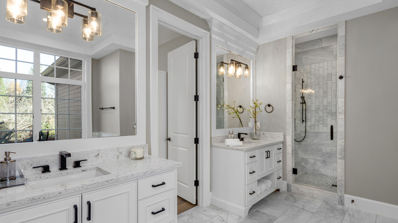 luxury white bathroom 