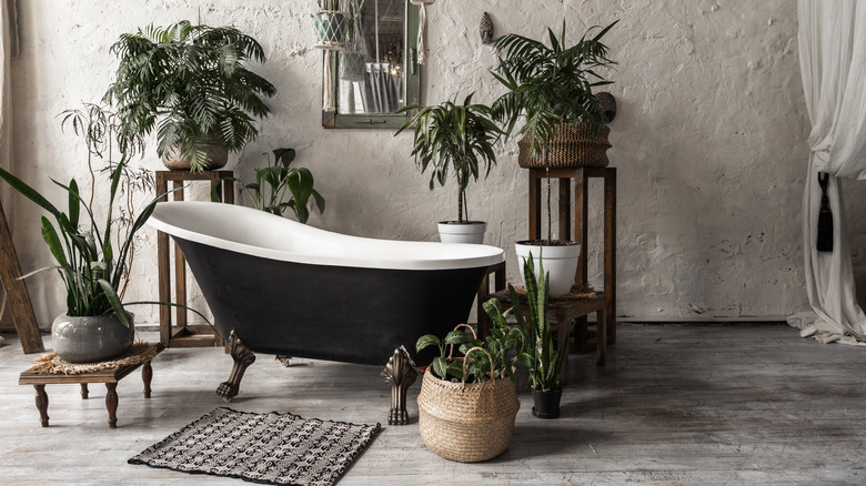 bathroom with clawfoot tub 