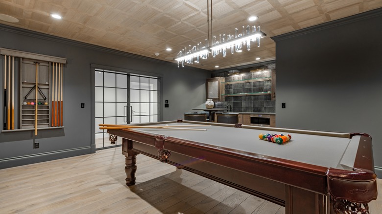 chic game room 