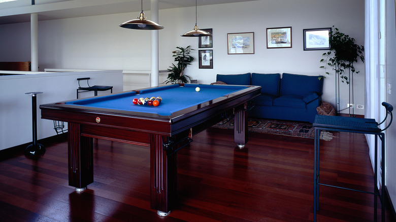 pool room 