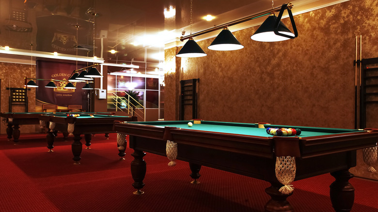 pool room 