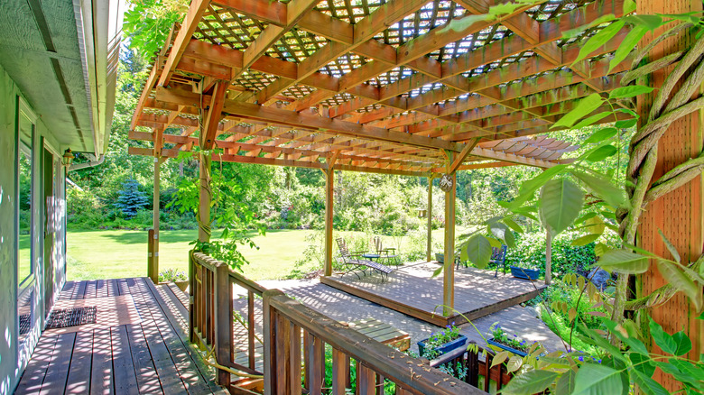 covered deck with lattice roof