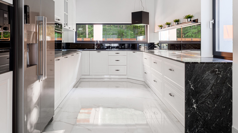 White streaked black countertop