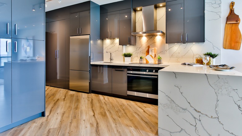 Dark gray streaked countertops