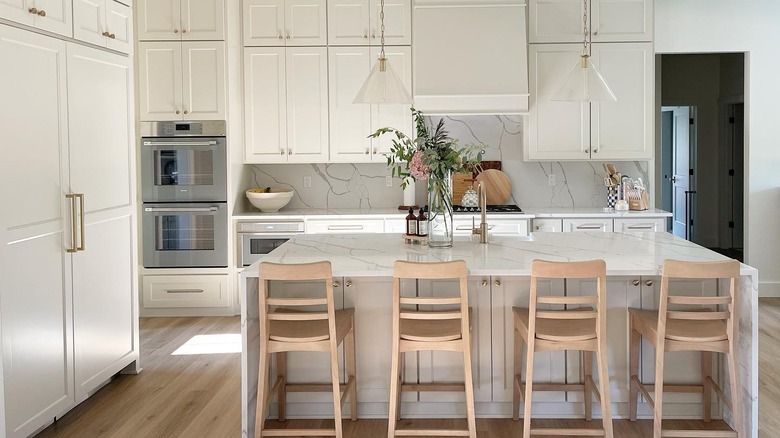 White and gray kitchen