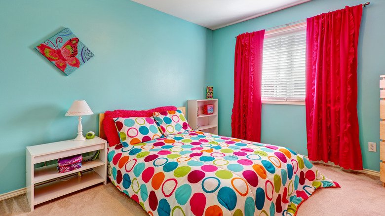 turquoise and red bedroom 