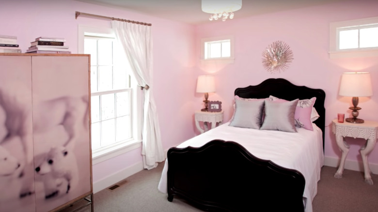 Black and pink bedroom