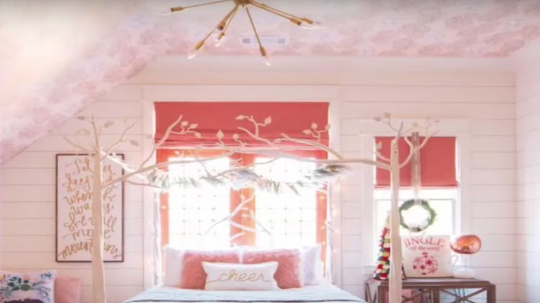 Pink ceiling bedroom