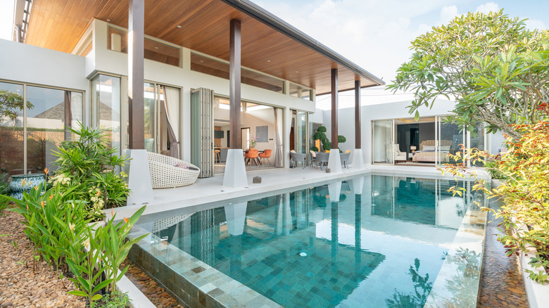 40 Pool House Designs That Will Make You Long For Summer