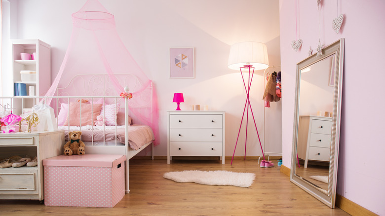 fuchsia lamps in princess bedroom